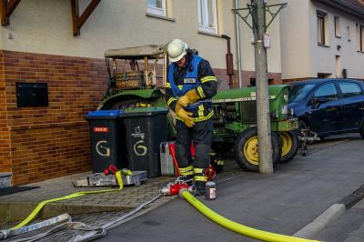 Sindelfingen-Darmsheim: Starke Rauchentwicklung aus Kamin ruft Feuerwehr auf den Plan.